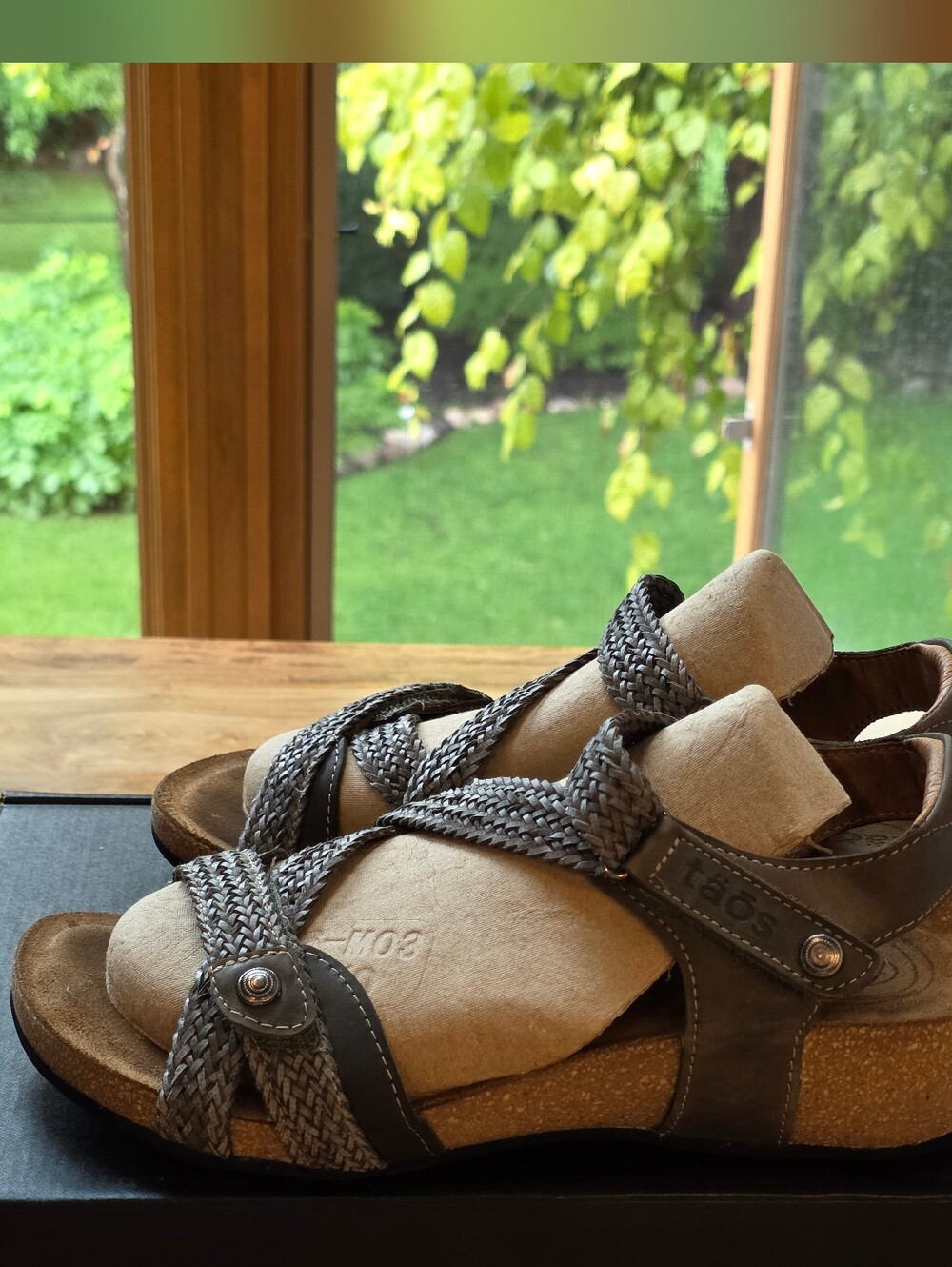 TAOS Women's Trulie leather sandal in dark grey- Size EUR 38/US 7.5
